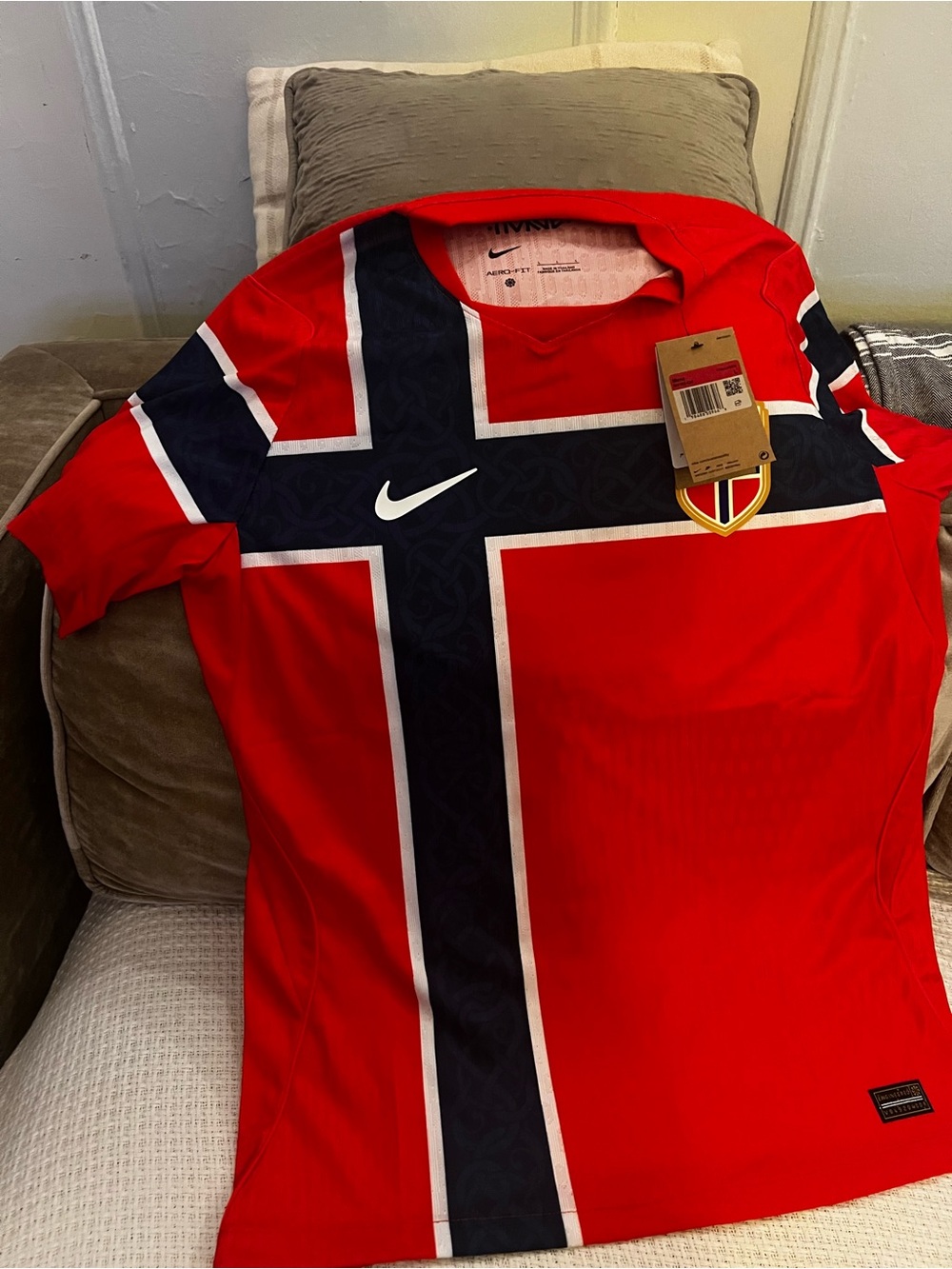 New with tags men’s Norway official player jersey